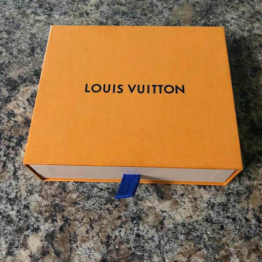 Louis vuitton gift box .
